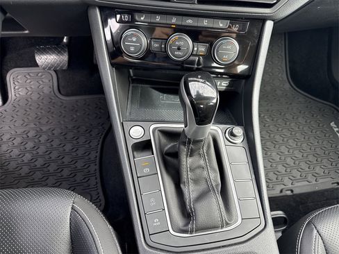 Used 2024 Volkswagen Jetta SEL image 27