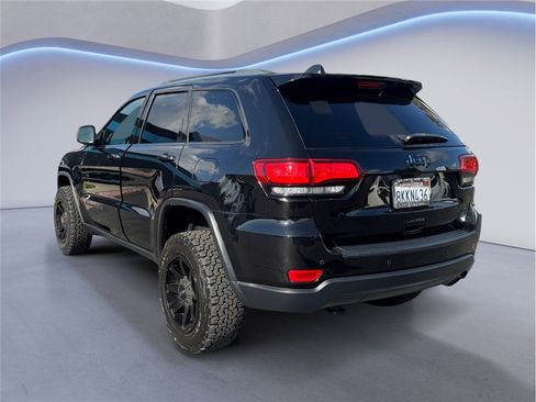 Used 2019 Jeep Grand Cherokee Laredo image 4