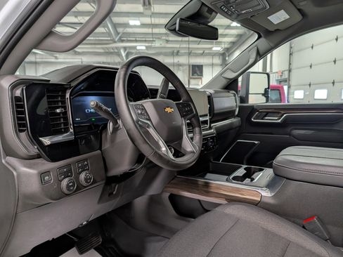 Used 2025 Chevrolet Silverado 2500 LT AWD/4WD image 14