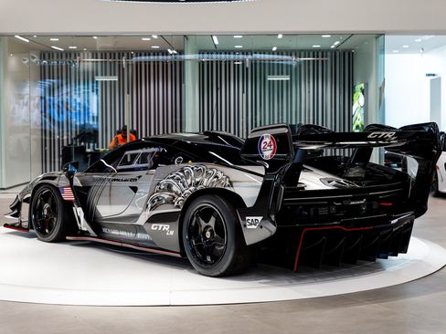 Used 2020 McLaren Senna RWD image 16
