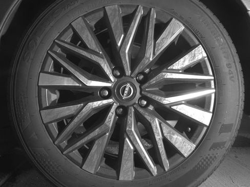 Used 2025 Nissan Altima 2.5 SV FWD image 14