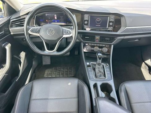 Used 2024 Volkswagen Jetta SE FWD image 13