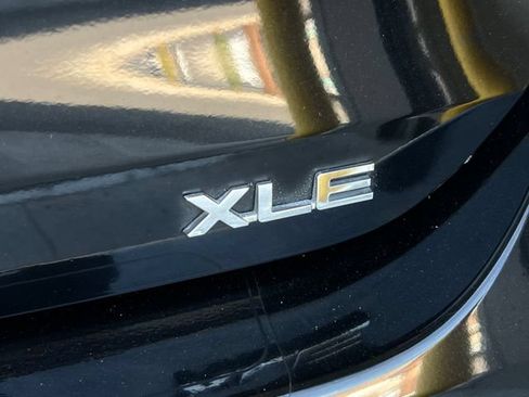 Used 2020 Toyota Highlander XLE FWD image 18