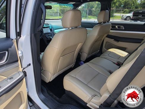 Used 2017 Ford Explorer XLT w/ Equipment Group 202A FWD image 15