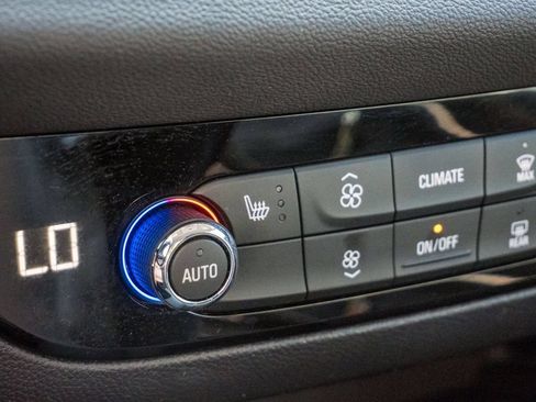 Used 2021 Buick Enclave Essence FWD image 34