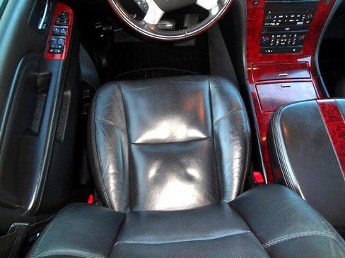 Used 2011 Cadillac Escalade Premium image 20