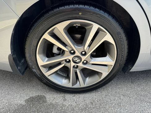 Used 2017 Hyundai Elantra Limited w/ Limited Tech Package 04 FWD image 26