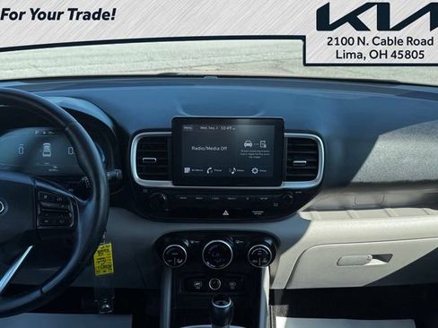Used 2023 Hyundai Venue SEL FWD image 10