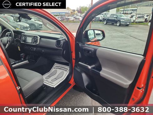 Used 2018 Toyota Tacoma SR5 AWD/4WD image 27