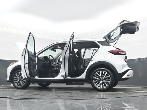Used 2021 Nissan Kicks SV image 38