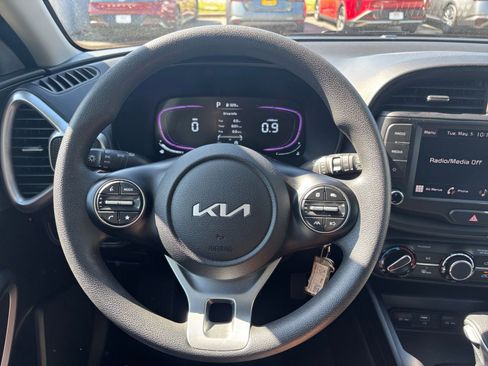 Used 2025 Kia Soul LX w/ LX Technology Package FWD image 28