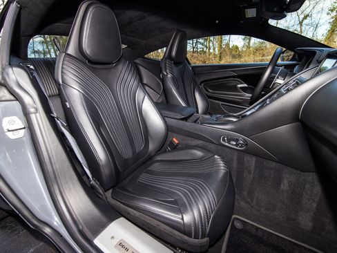Used 2018 Aston Martin DB11 V12 RWD image 15