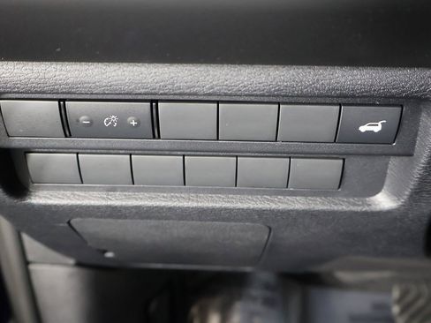 New 2025 Mitsubishi Outlander SE image 38