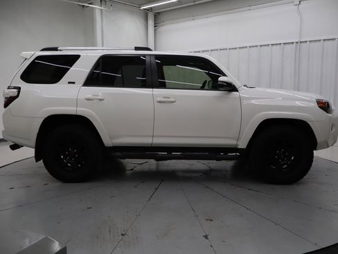 Used 2021 Toyota 4Runner SR5 Premium image 2