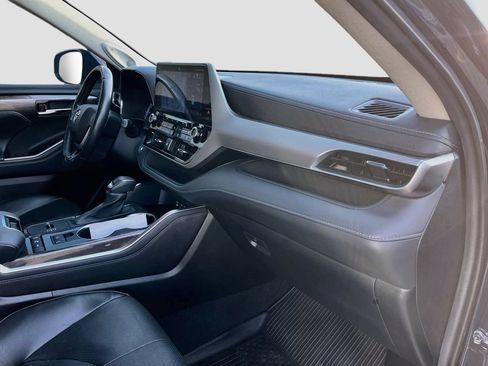 Used 2022 Toyota Highlander Platinum AWD/4WD image 33