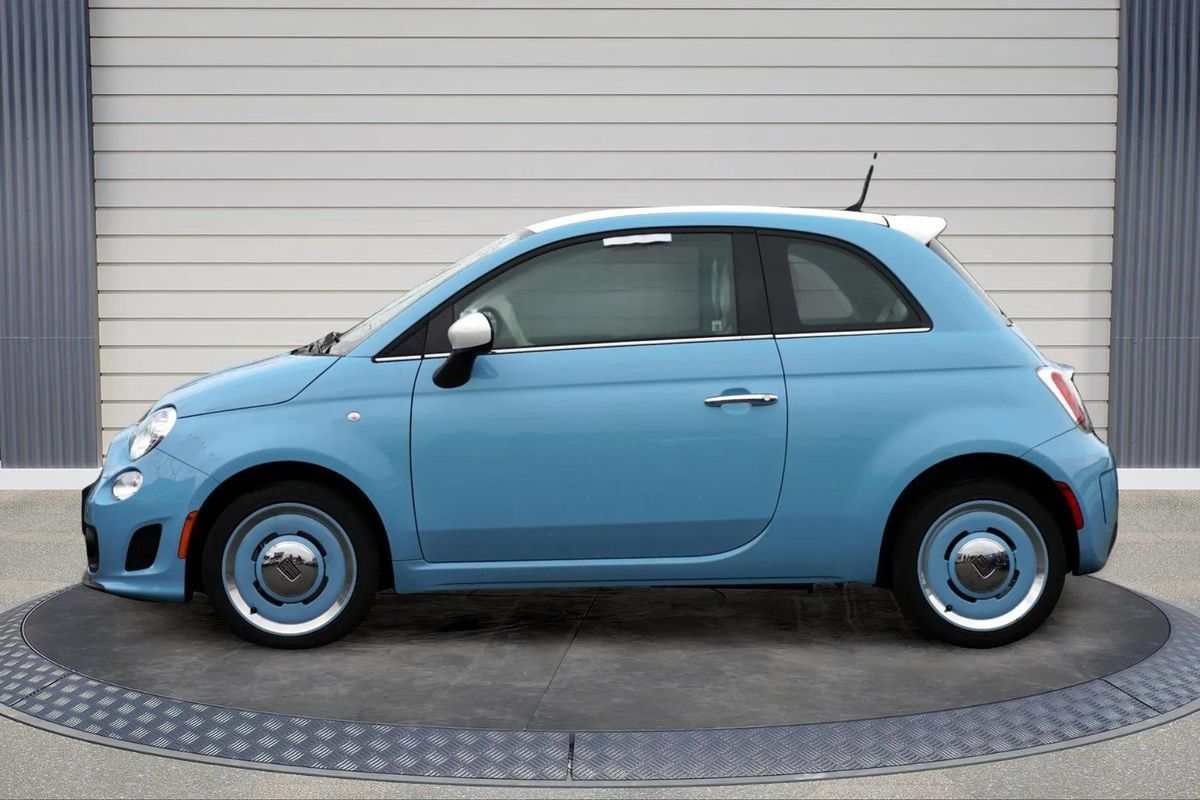 Used 2019 FIAT 500 Lounge FWD image 4