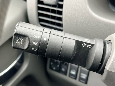 Used 2018 Nissan Frontier SV image 26