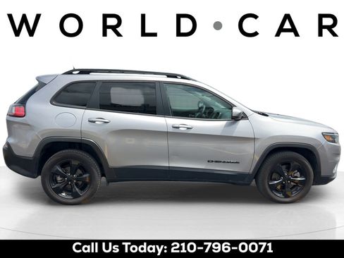 Used 2021 Jeep Cherokee Latitude Plus FWD image 2