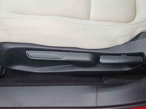 Used 2018 Honda Accord LX image 10
