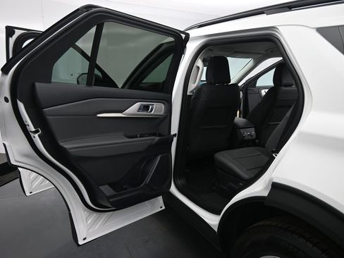Used 2025 Ford Explorer Active RWD image 17