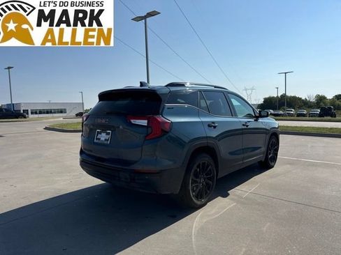 Used 2024 GMC Terrain SLT w/ Tech Package FWD image 5