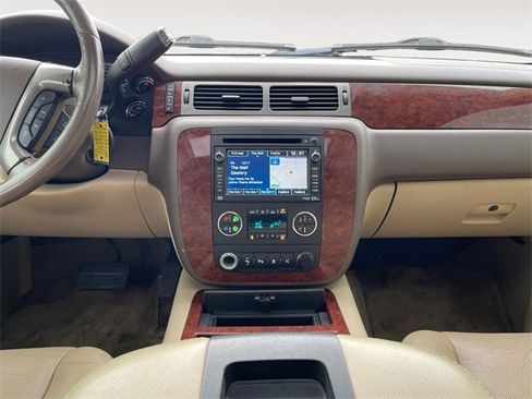 Used 2011 Chevrolet Suburban LTZ image 11