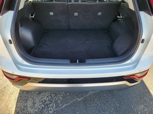 Used 2023 Kia Niro SX Touring image 31