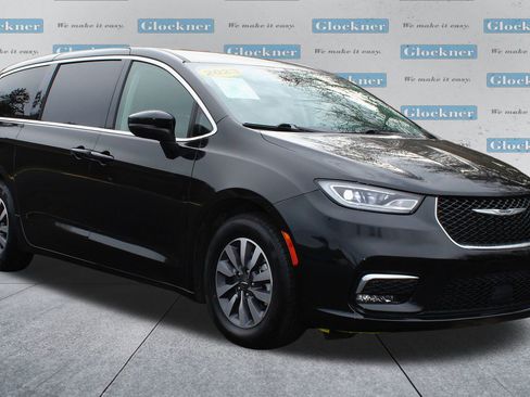 Used 2023 Chrysler Pacifica Touring-L image 3