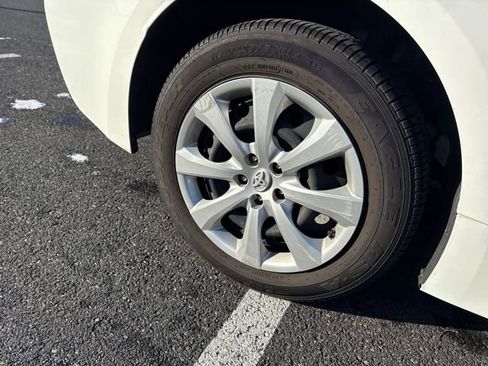 Used 2021 Toyota Corolla LE w/ Carpet Mat Package (TMS) image 9