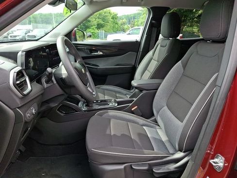 Used 2025 Chevrolet TrailBlazer LT AWD/4WD image 13