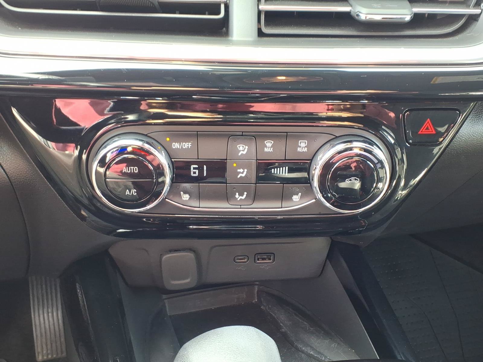 Used 2025 Chevrolet Trax RS w/ Sunroof Package FWD image 14