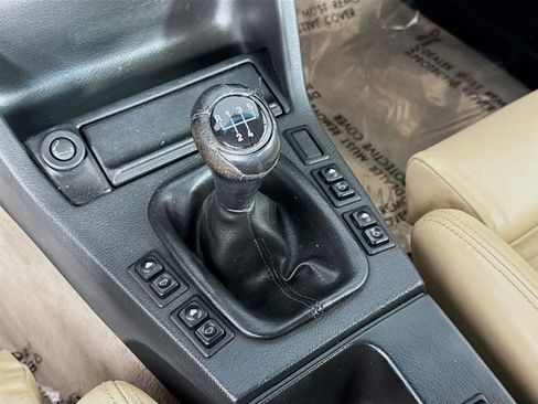 Used 1991 BMW 325i Convertible image 16