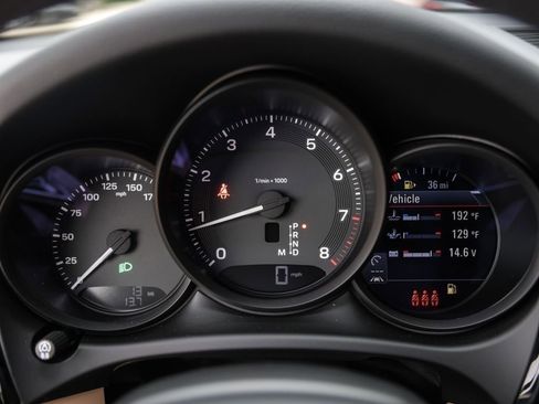 Certified 2025 Porsche Macan AWD/4WD image 18