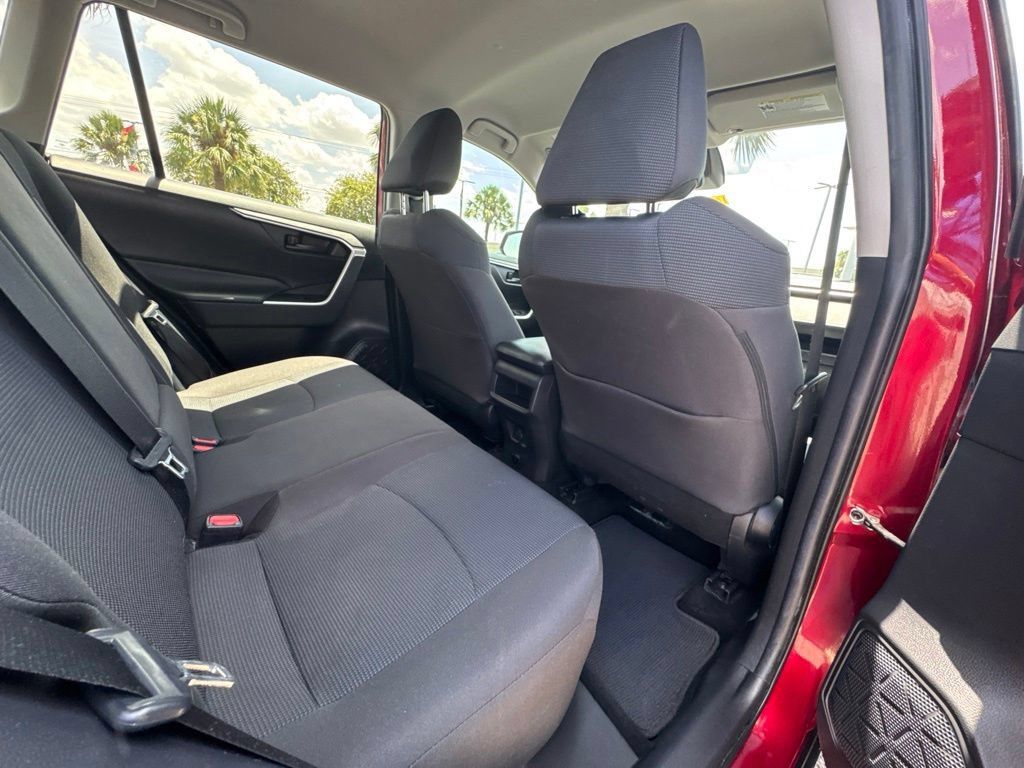 Used 2020 Toyota RAV4 LE FWD image 21