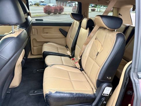 Used 2018 Kia Sedona LX w/ LX Essentials Premium Package FWD image 10