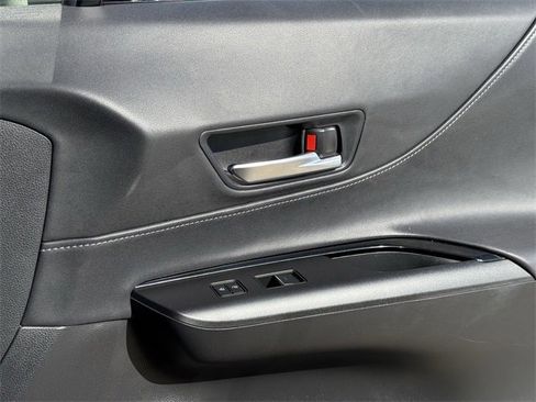 Used 2024 Toyota Venza LE image 26