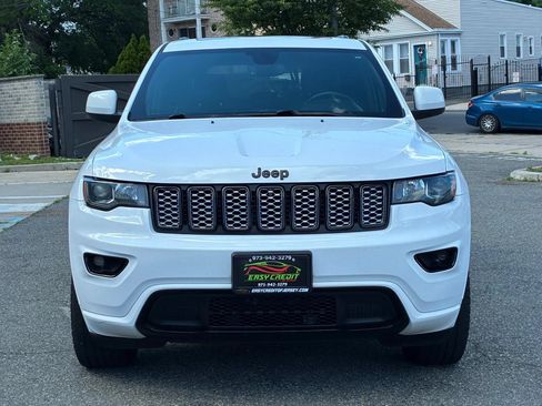 Used 2018 Jeep Grand Cherokee Altitude AWD/4WD image 2