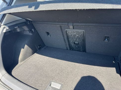 Used 2016 Volkswagen e-Golf SE w/ DC Fast Charging Package FWD image 17