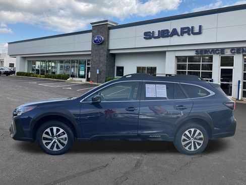 Used 2025 Subaru Outback Premium image 4