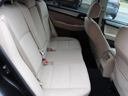Used 2018 Subaru Outback 2.5i Premium image 15