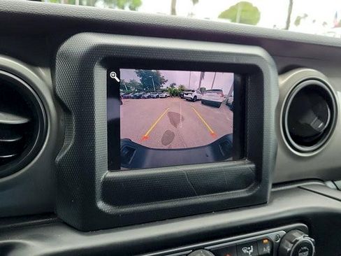 Used 2021 Jeep Gladiator Sport AWD/4WD image 30