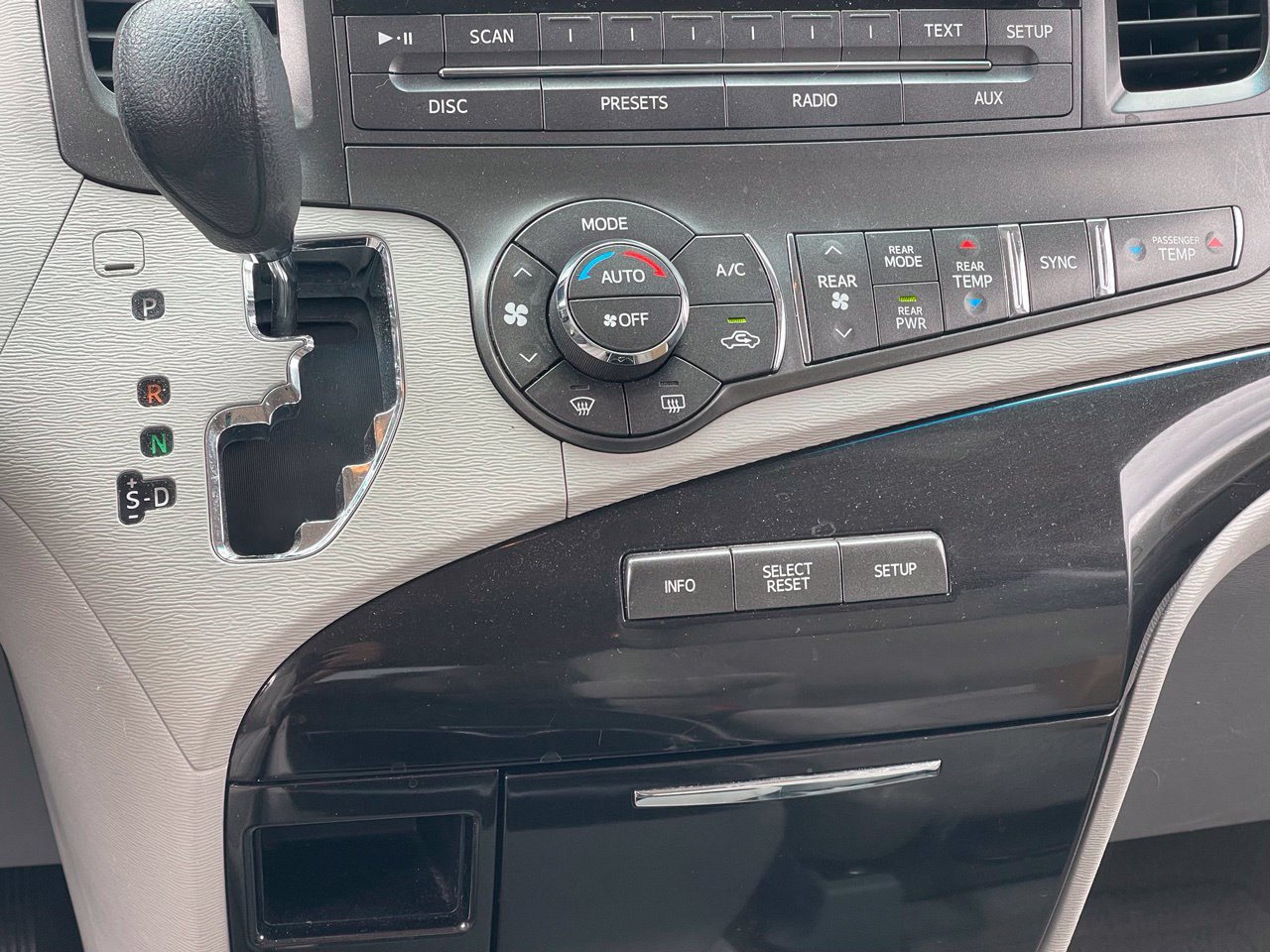 Used 2014 Toyota Sienna LE FWD image 8