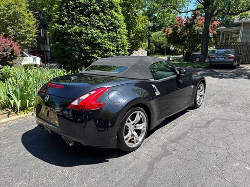 Used 2010 Nissan 370Z Touring w/ Sport Pkg RWD image 6