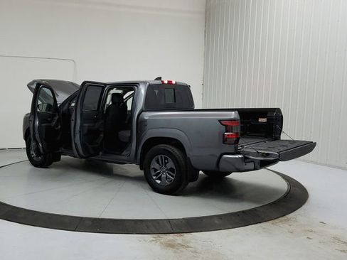 Used 2025 Nissan Frontier SV RWD image 13
