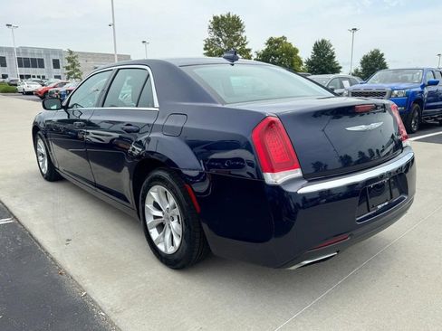 Used 2016 Chrysler 300 Limited RWD image 5