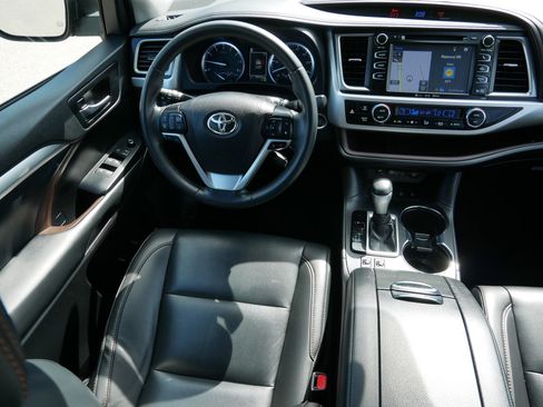 Used 2019 Toyota Highlander XLE w/ Protection Package #3 AWD/4WD image 9