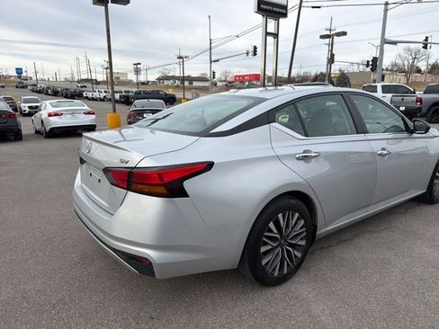 Used 2024 Nissan Altima 2.5 SV image 15