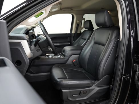 Used 2024 Ford Expedition XLT image 4