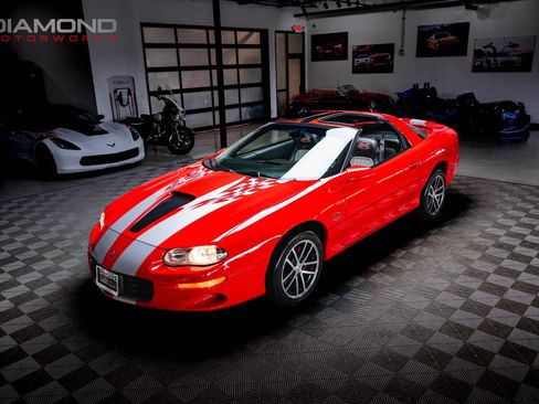 Used 2002 Chevrolet Camaro Z28 w/ SS Performance/Appearance Pkg RWD image 3