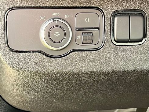 Used 2025 Mercedes-Benz Sprinter 2500 image 28